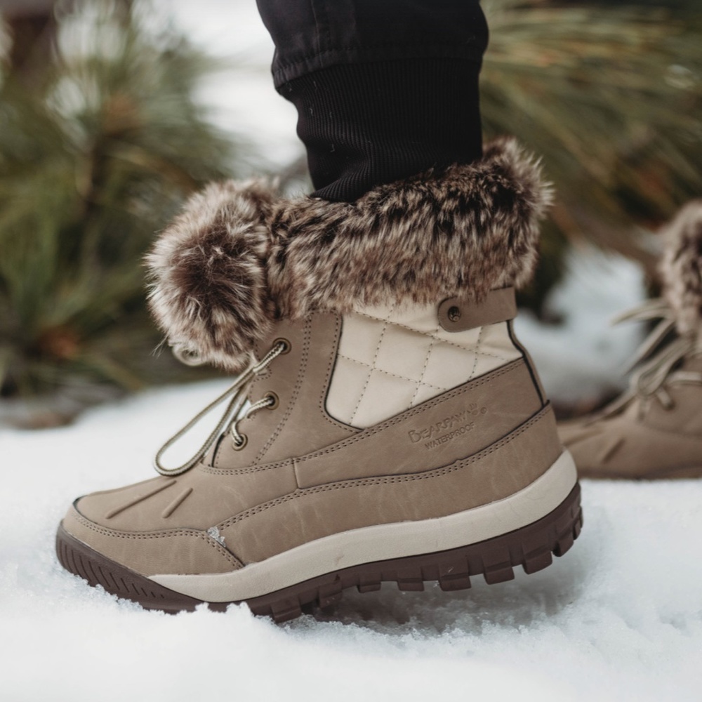 Stylish waterproof BearPaw lace-up boots with faux fur trim, US 9, EU 40